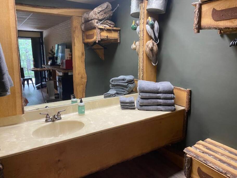 Stonegate Lodge 2 Queen Beds Wifi 50In Roku Tv Salt Water Pool Room #105 يوريكا سبرينغز المظهر الخارجي الصورة