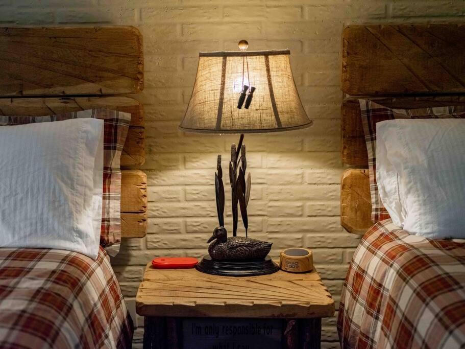 Stonegate Lodge 2 Queen Beds Wifi 50In Roku Tv Salt Water Pool Room #105 يوريكا سبرينغز المظهر الخارجي الصورة
