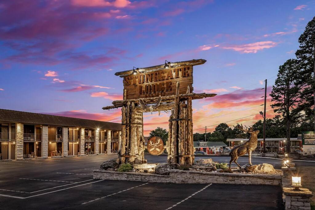 Stonegate Lodge 2 Queen Beds Wifi 50In Roku Tv Salt Water Pool Room #105 يوريكا سبرينغز المظهر الخارجي الصورة