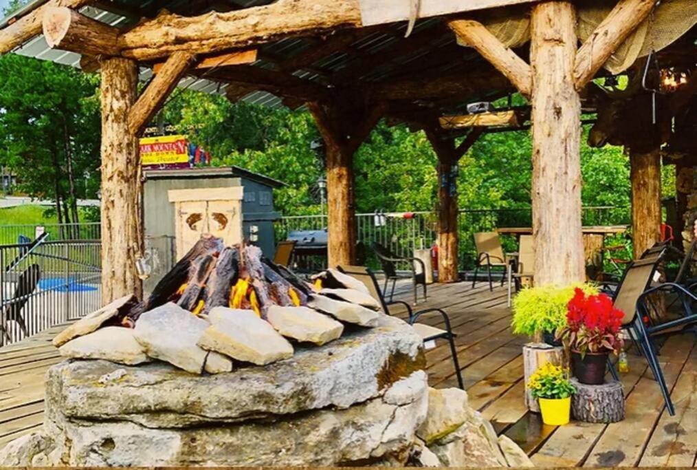 Stonegate Lodge 2 Queen Beds Wifi 50In Roku Tv Salt Water Pool Room #105 يوريكا سبرينغز المظهر الخارجي الصورة