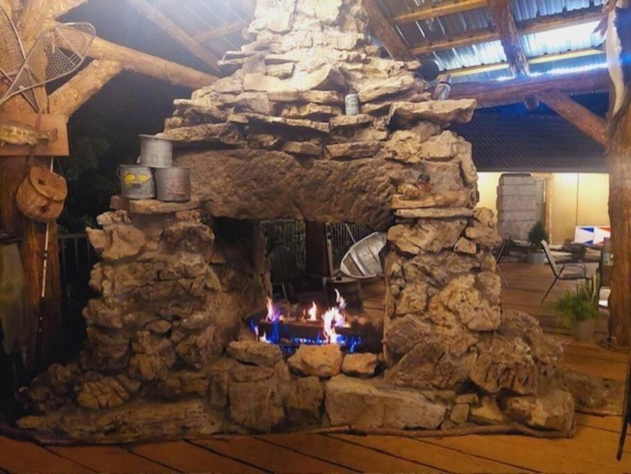 Stonegate Lodge 2 Queen Beds Wifi 50In Roku Tv Salt Water Pool Room #105 يوريكا سبرينغز المظهر الخارجي الصورة