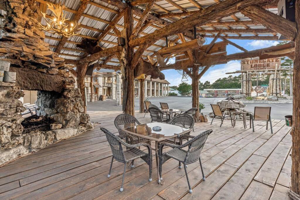Stonegate Lodge 2 Queen Beds Wifi 50In Roku Tv Salt Water Pool Room #105 يوريكا سبرينغز المظهر الخارجي الصورة